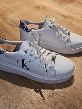 Calvin Klein Womens White Lace-Up Round Toe Sneaker Shoes Size 7.5 M